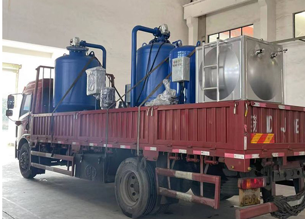 江苏金坛整车直达石英砂过滤器2套和定压补水机组1套
